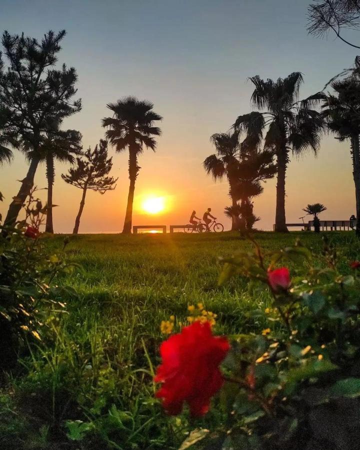 Superior Apartments Orbi City Sea View 巴统 外观 照片